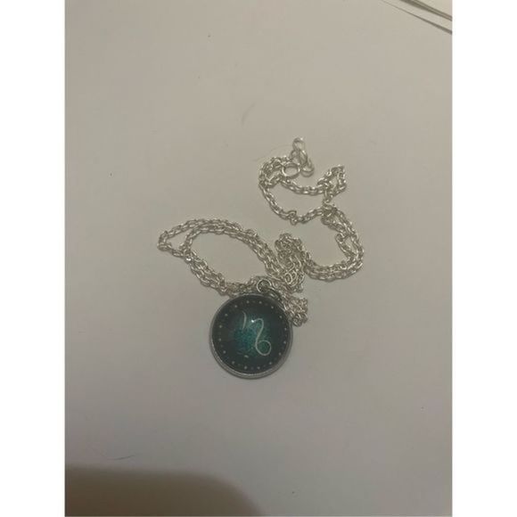 Capricorn green GLOW IN THE DSRK ZODIAC STAR SIGN NECKLACE - Picture 10 of 14